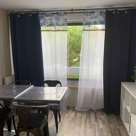 Grand Studio, Piscines, Proche